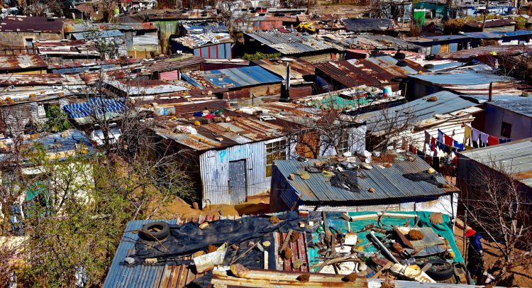 AFRICA: a reduction in the proportion of people living in shanty towns ©Thomas AmlerShutterstock