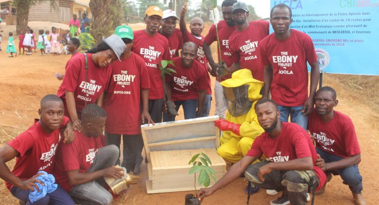 L'apiculture comme alternative au braconnage dans la Réserve de faune du Dja