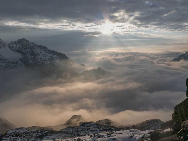 Dans le cadre de l’Année internationale de la préservation des glaciers, proclamée par l’ONU, l’Organisation météorologique mondiale (OMM) et l’UNESCO invitent les journalistes du monde entier à un webinaire exceptionnel le 16 janvier 2025. Cet événement 100 % en anglais permettra d’éclairer sur les impacts du changement climatique sur les glaciers et leur rôle crucial pour les écosystèmes, l’économie, et les sociétés humaines.