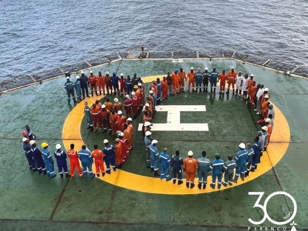 Un rapport-choc publié le 21 mai 2025 par l’Environmental Investigation Agency (EIA US), intitulé « Mort à huis clos », met en lumière les circonstances dramatiques d’un accident pétrolier survenu en mars 2024 au large des côtes gabonaises. L’explosion sur la plateforme Becuna, exploitée par le groupe franco-britannique Perenco, a causé la mort de six travailleurs, constituant à ce jour l’accident offshore le plus meurtrier jamais signalé sur le continent africain.