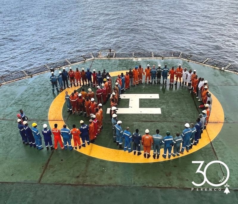 Un rapport-choc publié le 21 mai 2025 par l’Environmental Investigation Agency (EIA US), intitulé « Mort à huis clos », met en lumière les circonstances dramatiques d’un accident pétrolier survenu en mars 2024 au large des côtes gabonaises. L’explosion sur la plateforme Becuna, exploitée par le groupe franco-britannique Perenco, a causé la mort de six travailleurs, constituant à ce jour l’accident offshore le plus meurtrier jamais signalé sur le continent africain.
