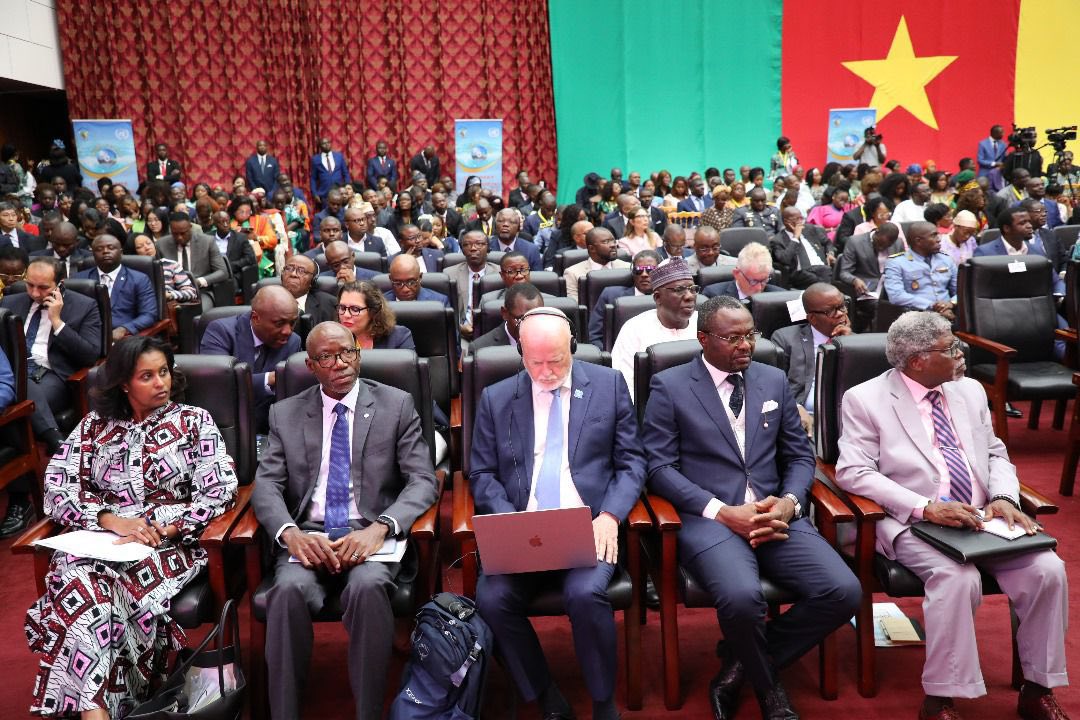 Adoptée le 10 juillet 2025 à Yaoundé, la Déclaration sur l’économie bleue durable dans le Golfe de Guinée engage les pays côtiers à gérer 100 % de leurs zones maritimes d’ici à 2030. Sur fond de surpêche, d’insécurité maritime et de destruction des écosystèmes, les États de la région, appuyés par l’ONU, entendent conjuguer gouvernance transparente, inclusion communautaire et innovations durables pour sauver l’un des écosystèmes marins les plus riches du monde.