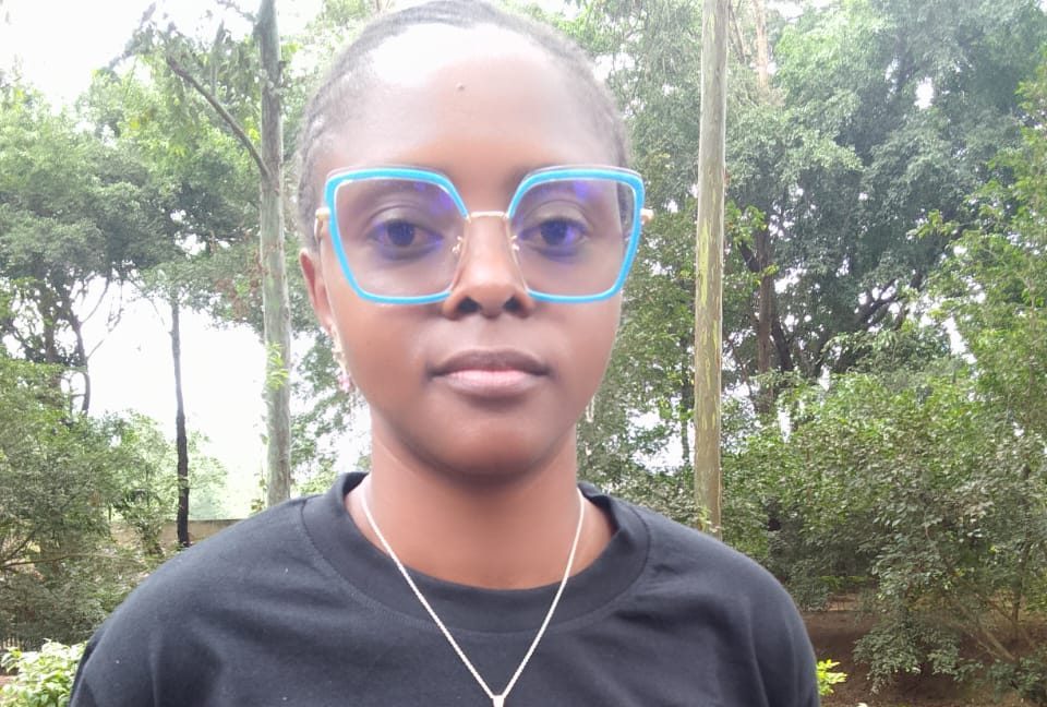 Dans une déclaration choc, Stella Tchoukep, la chargée de la campagne forêt chez Greenpeace Afrique, dénonce l’absence totale de reconnaissance légale des peuples autochtones au Cameroun, malgré 30 ans de célébrations officielles. Elle interpelle les autorités sur l’urgence d’adopter une loi protectrice et de mettre fin au financement de la déforestation, rappelant que ces communautés sont les véritables gardiennes des forêts et détentrices de solutions concrètes face aux crises climatiques et environnementales.