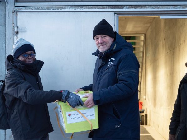 Vingt banques de gènes du monde entier, dont plusieurs africaines, ont déposé plus de 21 600 échantillons de semences dans la Réserve mondiale du Svalbard, en Norvège. Parmi elles, le Centre mondial des légumes en Tanzanie, l’INRA du Maroc et l’Institut international de recherche sur l’élevage (ILRI) en Éthiopie. Ces dépôts visent à protéger la biodiversité végétale et à renforcer la sécurité alimentaire face au changement climatique et aux crises mondiales.