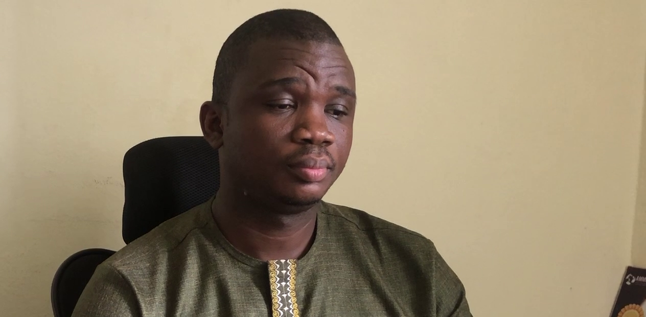 À l’occasion de l’édition 2025 de la Journée mondiale de la pêche – célébrée cette année autour du thème spirituel et engagé « Nous n’avons rien pris ; mais sur ta parole, je jetterai les filets » – un nouveau rapport international met en lumière les limites du système européen de contrôle des produits halieutiques. Entre 2020 et 2023, seuls 0,29 % des certificats de capture ont été vérifiés lors des importations vers l’Union européenne, ouvrant la voie à l’entrée de volumes importants de poissons potentiellement issus de la pêche INN (illicite, non déclarée et non réglementée). Pour analyser ces défaillances et leurs répercussions sur le golfe de Guinée et les côtes camerounaises, nous avons interrogé Dr Isaac MBILE, spécialiste des politiques halieutiques, et Responsable du programme pêche INN et Economie Bleue à African Marine conservation organisation (AMCO).